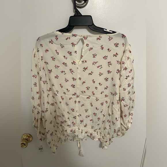 New with tags floral cinched waist tie top - Picture 6 of 6